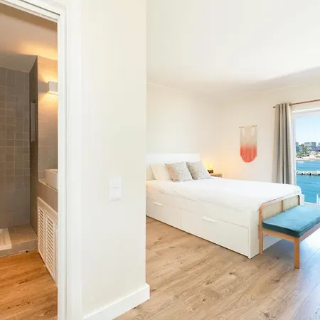 Bay Terrace Iv *